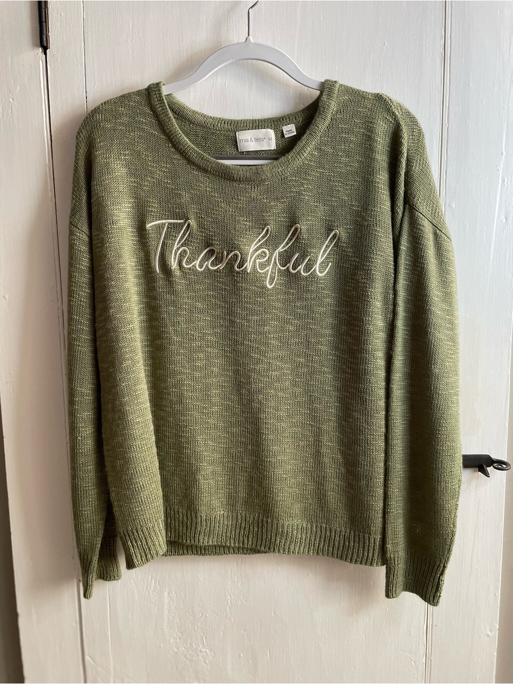 Mia & Tess The Paper Store Embroidered "Thankful" Olive Green Crewneck Sweater M